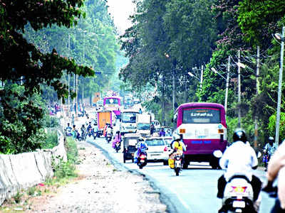 Plenty of pothole perils on Nanjangud-Mysore highway