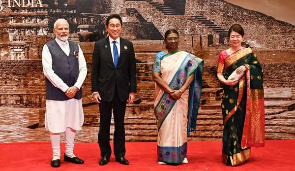 Sari, kurta, bandhgala make their own Delhi declaration