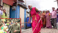 Maharashtra HM gifts Rs 1 lakh to 85-yr-old ‘lathi-kathi’ artist 