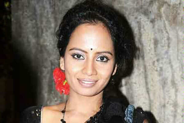 Smita turns old for Partu