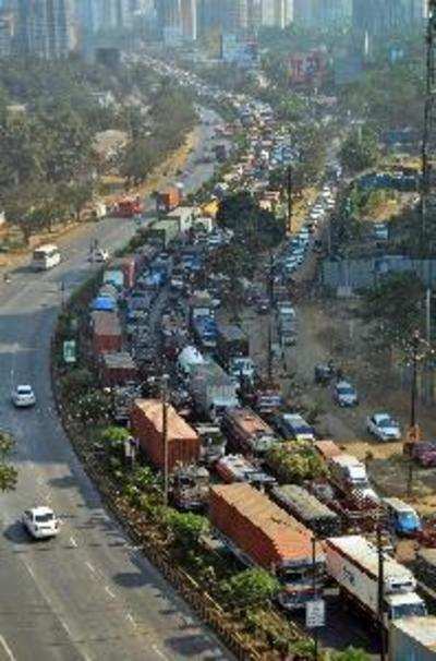 Consider changing weekly offs to ease traffic congestion in Mumbai: Bombay High Court