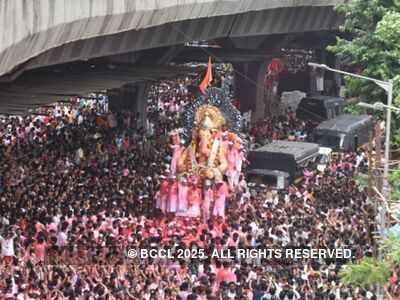 Mumbai: 8 arrested for thefts during Lalbaugcha Raja procession