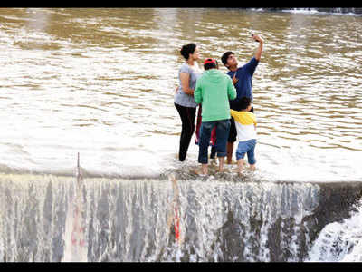 Should selfies be banned at all picnic spots this monsoon?