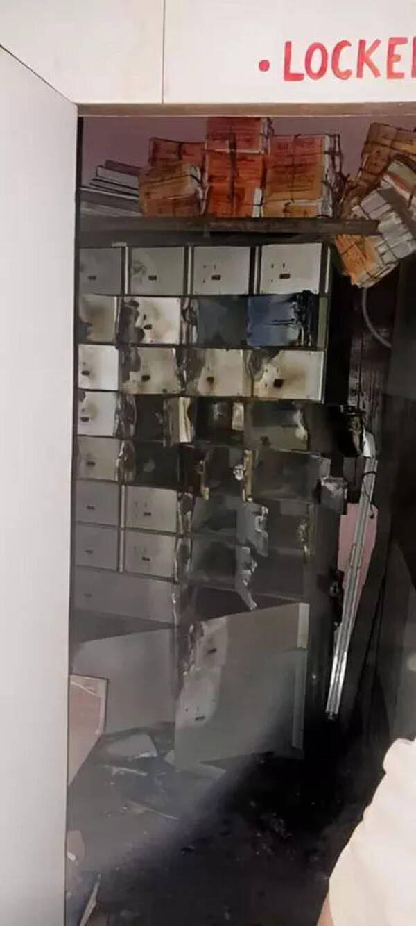 22 lockers broken into in Sangli district cooperative bank branch, gold and silver stolen