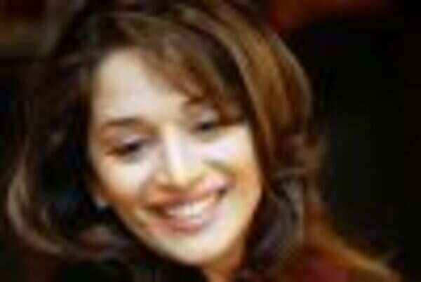 Madhuri scores over Aishwarya