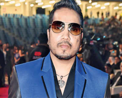 Kapil Sharma’s neighbour Mika Singh gets BMC notice alleging illegal alterations in his Oshiwara flat