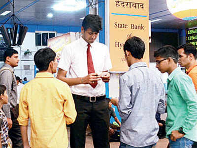 Ticketless travellers rise by 10% in a year: CR lauds stringent checks; commuters ask for more booking counters