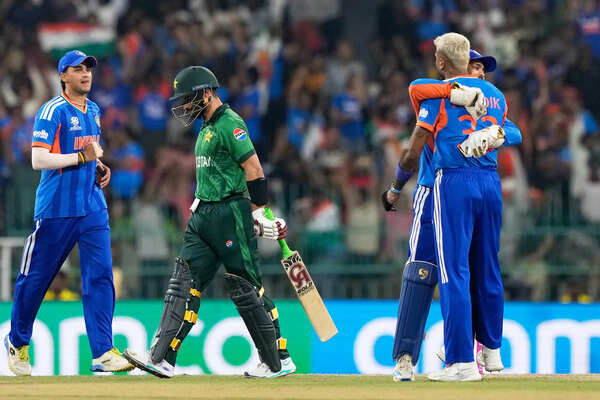 Safety-first approach, brittle batting: Why Pakistan froze before India’s ingenuity
