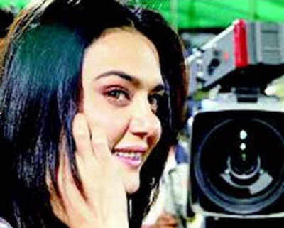 Preity Zinta does not step out without makeup