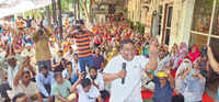 MCG sanitation workers extend strike till May 11, block garbage collection