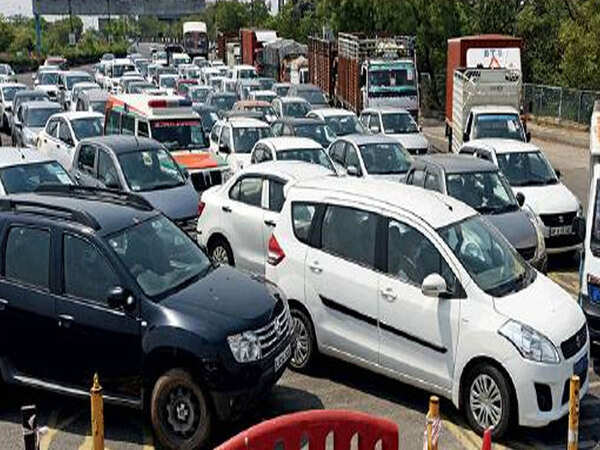Chaos & traffic jams at Delhi borders on Day 1 of lockdown 4.0