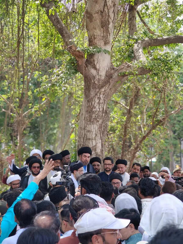 Shia clerics oppose construction works near Rumi Darwaza