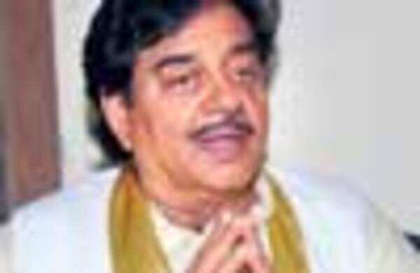 Big B rivalry cost Shatru films