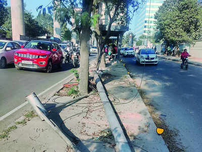 Danger at cluttered bus stops of ORR