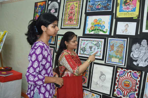 Exhibition charms visitors with students’ creativity