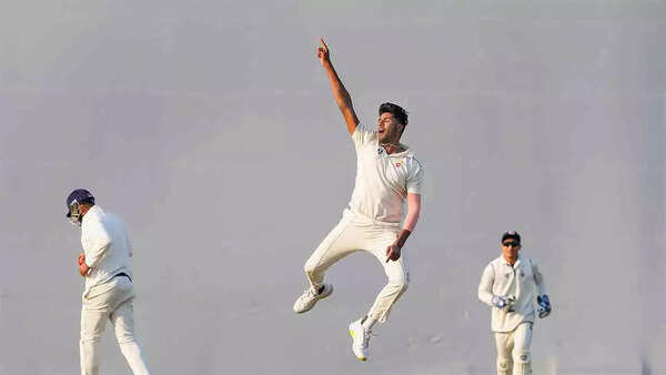 Ranji Trophy: Delhi close in on win against Hyderabad