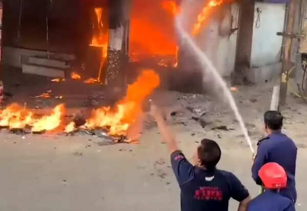 Fire erupts in Manjalpur building, no one injured