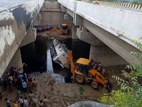 29 dead as bus falls through gap between e-way flyovers