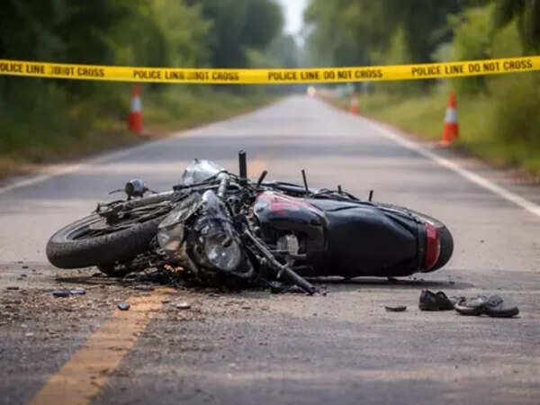 Youth killed, two others injured in Garhwa motorcycle accident