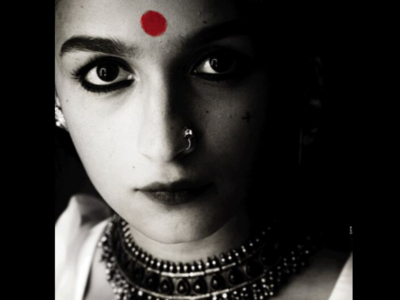 First Look! Alia Bhatt as Gangubai Kathiawadi is fierce and powerful