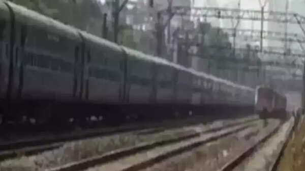 Maharashtra: Testing times for travellers to east till Durga Puja, and even beyond
