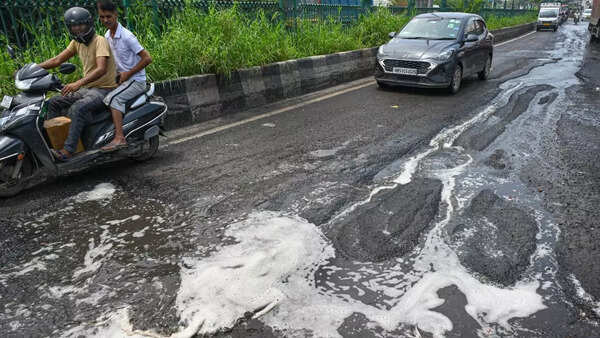 Maa Anandamayee Marg: Sewage and the city a road to ruin