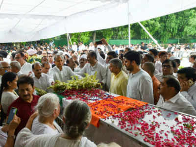 Live updates: Sheila Dikshit cremated with full state honours