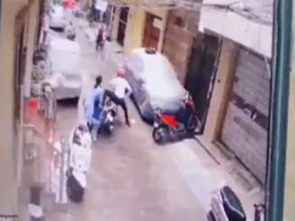 Woman fights off kidnappers in Delhi's Shakurpur, saves her four-year-old daughter