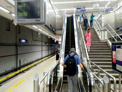 Commuter pulled up for walking on escalator at Metro station, lodges complaint