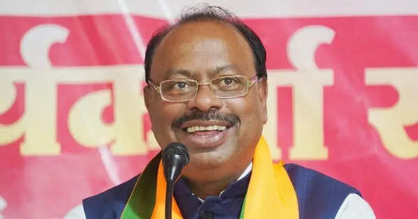 Make allegedly linked ministers’ names public in Kharat case, Bawankule tells Patole