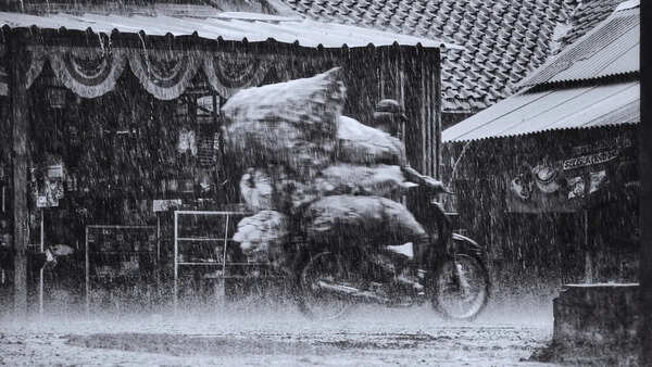 How long will Bengaluru’s stormy spell last? IMD warns travellers of wider weather disruptions across India