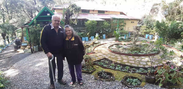 Mussoorie-based travel writers Hugh & Colleen Gantzer receive lifetime achievement award from Anglo-Indian Association