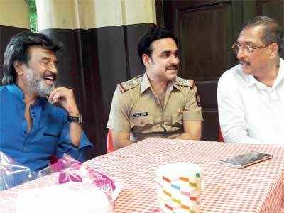 Rajinikanth, Nana Patekar, Pankaj Tripathi bond on the sets of Kaala