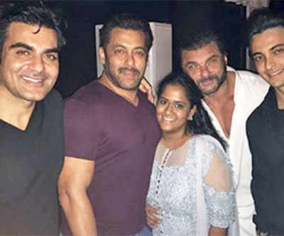 Salman, SRK claim Diwali weekend
