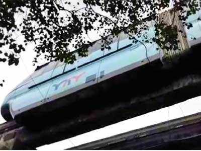 On day 2, two glitches hit monorail ops