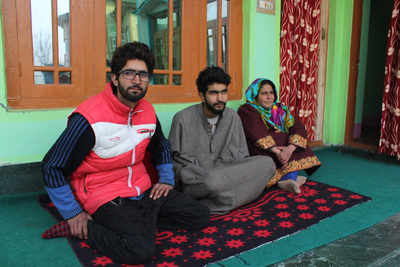 Kashmir: Blinded by pellets, brothers wish to meet 2016 Insha Mushtaq to seek guidance for Class X exams