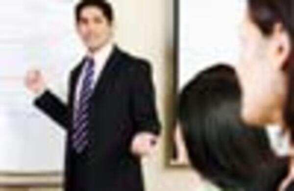 Modern Etiquette: Interrupt meeting for an email 