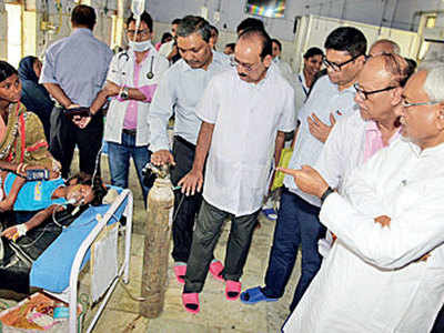Protests greet Nitish during Muzaffarpur hospital visit