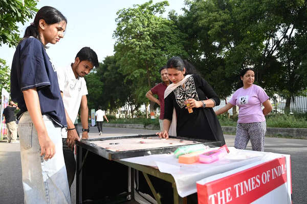 Early-risers’ daybreak party rocks the town
