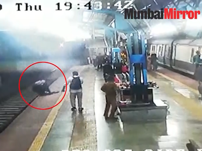 Mumbai: RPF personnel jumps on the track, rescues lady who fell from platform; see video