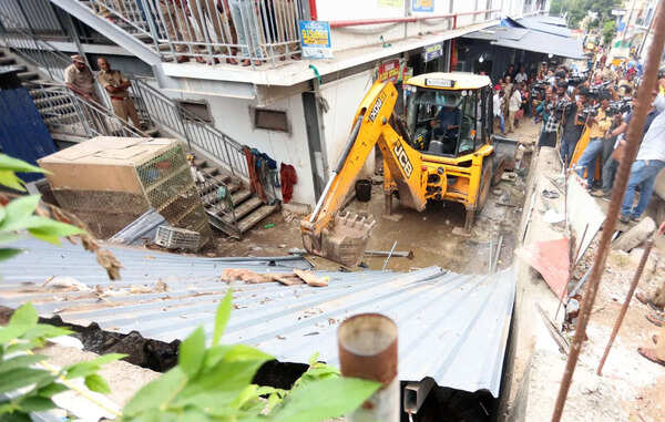 Corporation demolishes illegal shops at Palayam Market, crackdown to continue: Mayor