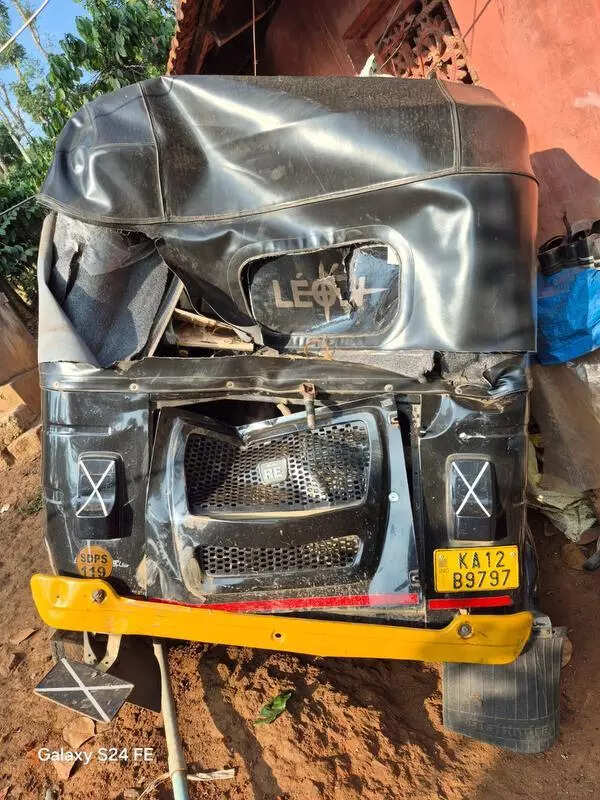 Jumbo runs riot at Nellihudikeri village, damages auto