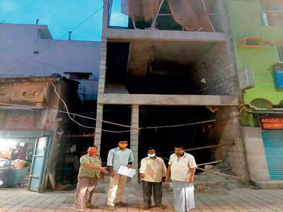 Hollow block at building site crushes teen’s leg