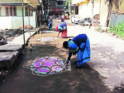 Pourakarmikas, residents beautify Kogilu Main Road