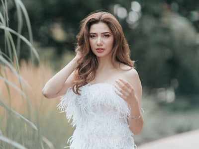 Mahira Khan tests Covid-19 positive, in isolation