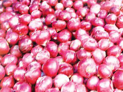 Pune residents shun onions in home kitchens, believe this will bring costs down once again