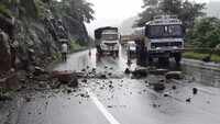 Landslides, shooting stones disrupt traffic on Jammu-Srinagar highway 