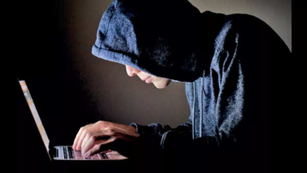 8 held for duping many of lakhs via fake account of Jammu and Kashmir cop