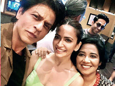 Kriti Kharbanda's fan girl moment with Shah Rukh Khan