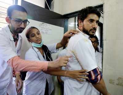 Four held for attacking doctors at Thane civic hospital